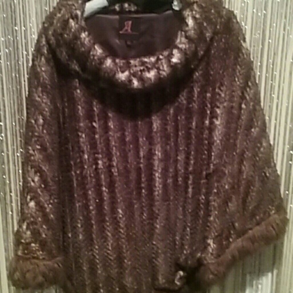 New Adrienne Landau brown faux fur Cowell cape